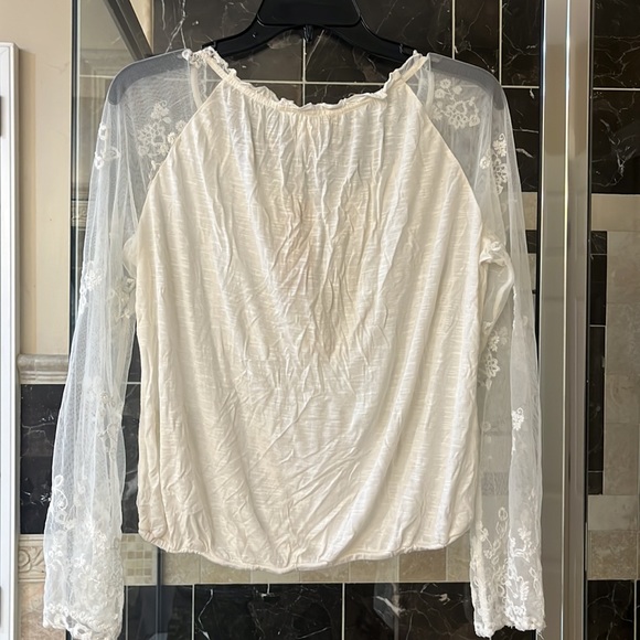 Ralph Lauren top, size M, NWT, never worn. - Picture 8 of 10